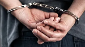 سائق عبر تطبيق النقل الذكي يسرق شحنة ملابس في القاهرة