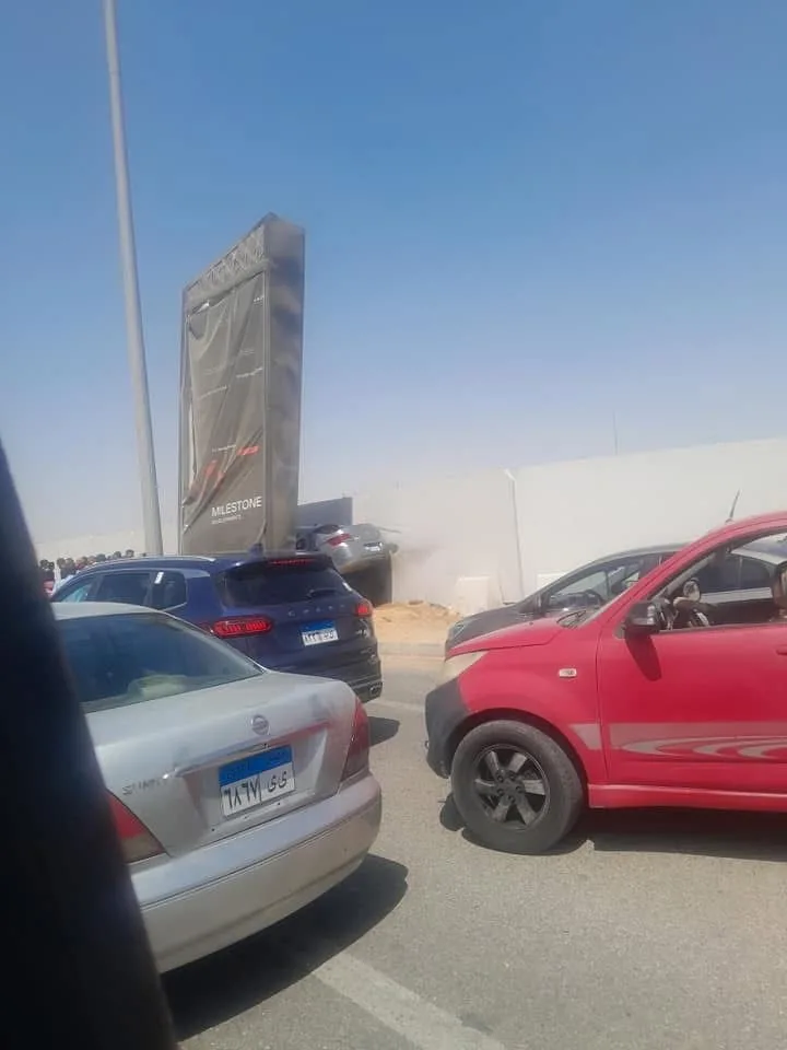 سائق يتعرض للإصابة نتيجة حادث تصادم فوق محور جمال عبد الناصر في أكتوبر سائق يتعرض للإصابة نتيجة حادث تصادم فوق محور جمال عبد الناصر في أكتوبر