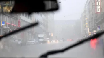 سائل الزجاج: مكون ضروري لضمان سلامة القيادة في السيارات