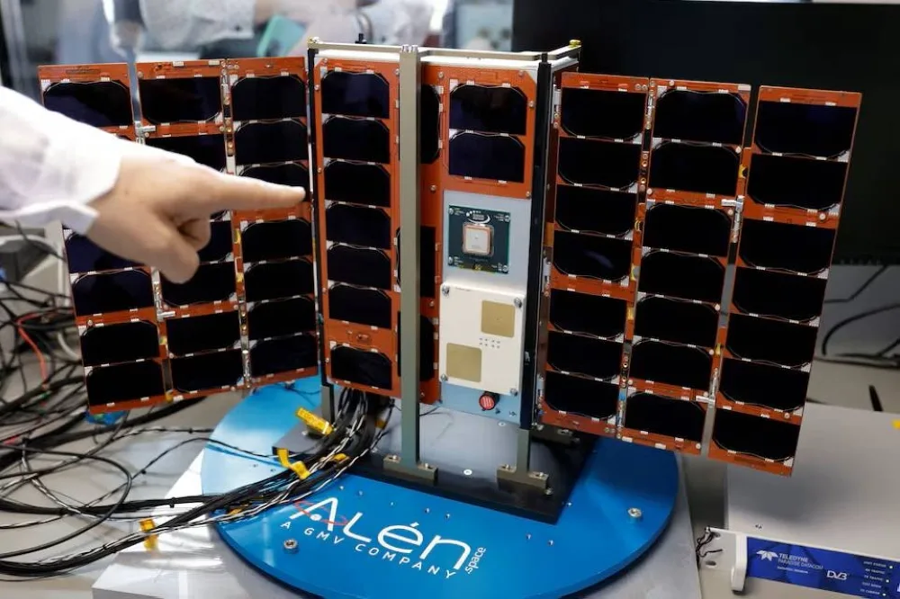 «ساتيليوت» الإسبانية تتفاوض مع وزارات الدفاع الأوروبية لإنشاء شبكة 5G عبر الأقمار الصناعية «ساتيليوت» الإسبانية تتفاوض مع وزارات الدفاع الأوروبية لإنشاء شبكة 5G عبر الأقمار الصناعية
