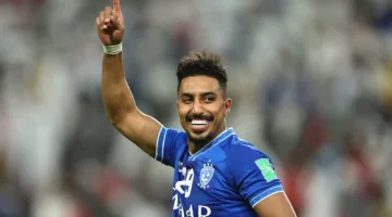سالم الدوسري يبقى مع الهلال حتى عام 2027