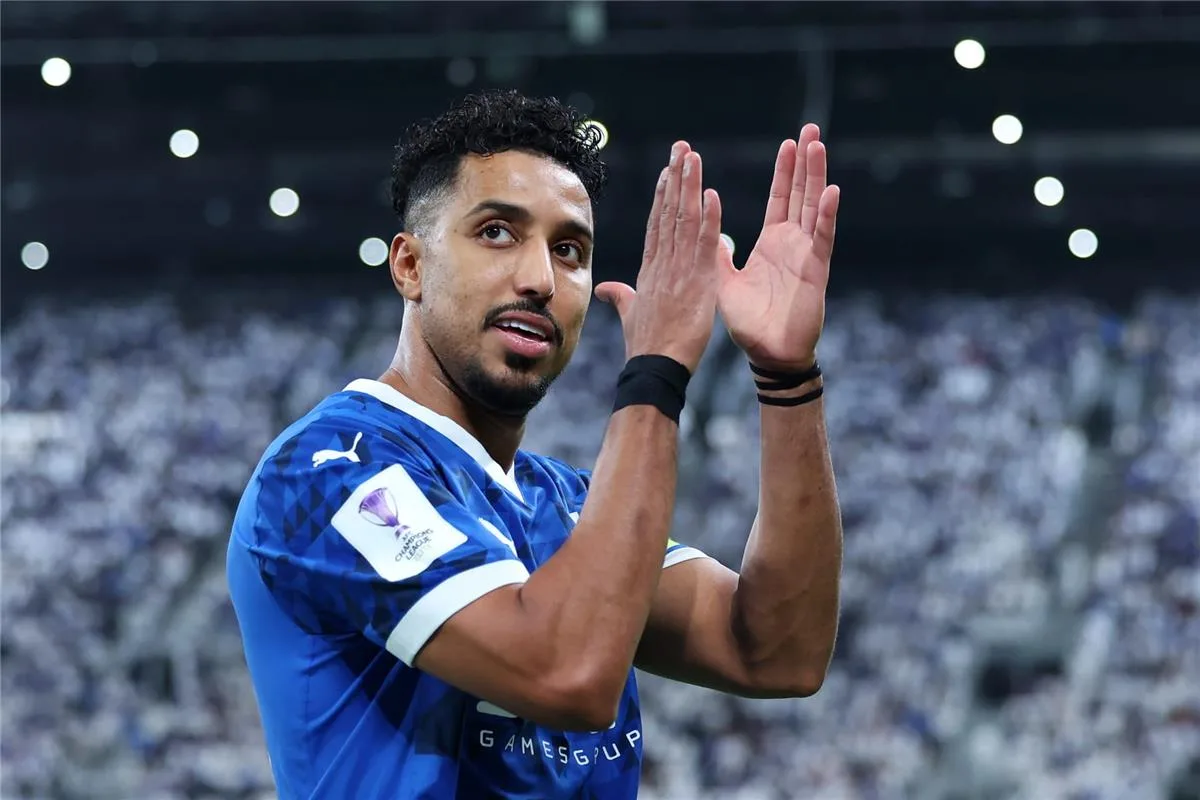 سالم الدوسري يجدد عقده مع الهلال ليصبح صاحب أعلى راتب بين اللاعبين السعوديين. سالم الدوسري يجدد عقده مع الهلال ليصبح صاحب أعلى راتب بين اللاعبين السعوديين.