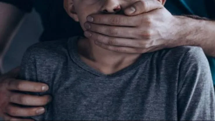 سامحوني .. اعترافات مُثيرة للمتهم بهتـ.ـ.ـك عرض «طفل» ابن صاحب مطعم بالهرم