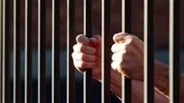 سبق اتهامه في 30 قضية.. القبض على تاجر مخدرات بحوزته كيلو حشيش وخرطوش بالأقصر