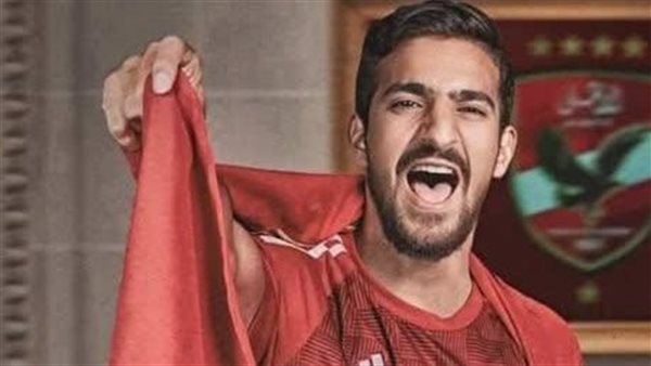 ستاد المحور: بن رمضان وقع رسميا على عقود الانضمام إلى الأهلي