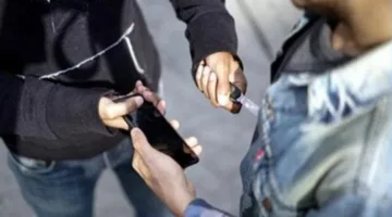 سرقة تحت تهديد السلاح.. ضبط المتهمين بالتعدي على شاب أعلى الدائري