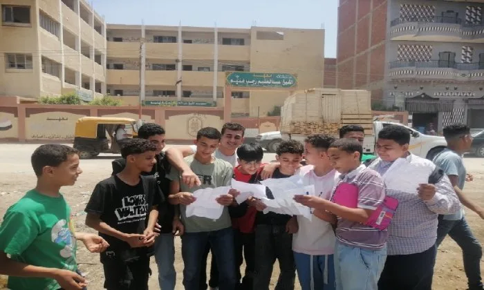 سعادة بين طلاب الإعدادية الأزهرية في الشرقية بعد خوض امتحانات القرآن الكريم وعلوم الكمبيوتر سعادة بين طلاب الإعدادية الأزهرية في الشرقية بعد خوض امتحانات القرآن الكريم وعلوم الكمبيوتر