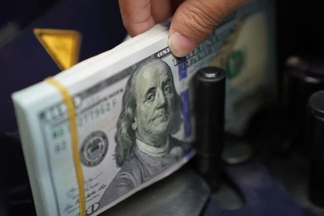 سعر الدولار ليوم الإثنين 26 مايو 2025: كم بلغ في البنك الأهلي وبنك مصر؟ سعر الدولار ليوم الإثنين 26 مايو 2025: كم بلغ في البنك الأهلي وبنك مصر؟