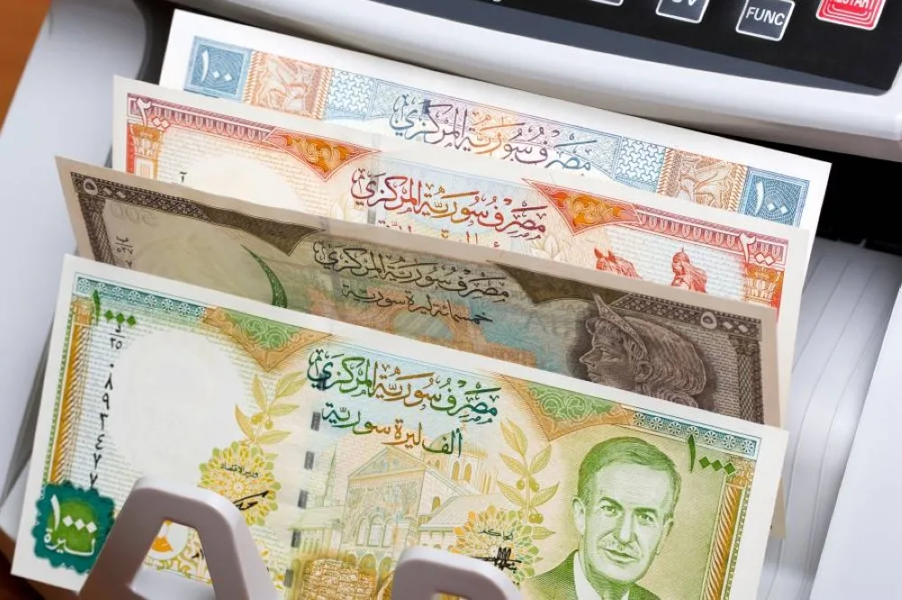 سعر الدولار مقابل الليرة السورية اليوم، الأحد 25 مايو 2025… انخفاض في السوق الموازي