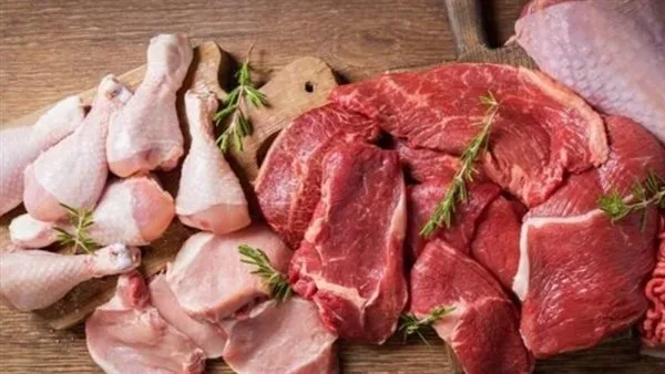 سعر اللحوم والفراخ والبيض بأسواق أسيوط اليوم السبت 10 مايو 2025