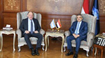 سفير الأرجنتين: قناة السويس لا غنى عنها لحركة التجارة العالمية