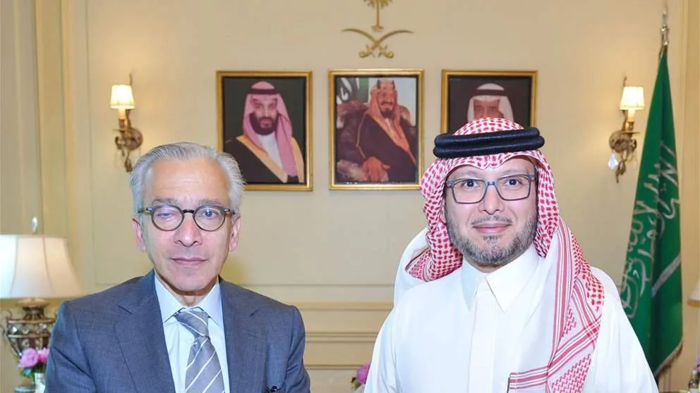 سفير السعودية في لبنان وليد بخاري إستقبل وزير الإقتصاد.. وهذا ما جرى بحثه