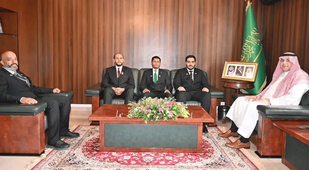 سفير المملكة العربية السعودية في كوت ديفوار يلتقي بفريق مبادرة “طريق مكة” في أبيدجان سفير المملكة العربية السعودية في كوت ديفوار يلتقي بفريق مبادرة “طريق مكة” في أبيدجان