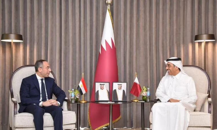سفير مصر فى قطر يبحث مع وزير العمل القطرى أوجه التعاون المشترك
