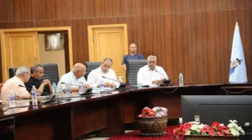 سكرتير البحر الأحمر يلتقي بممثلي المنشآت السياحية لتعزيز الاعتماد الذاتي على المياه