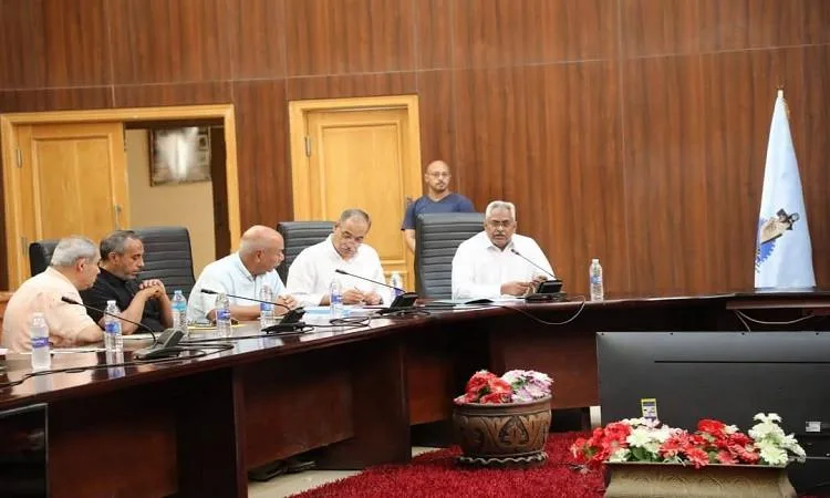 سكرتير البحر الأحمر يلتقي بممثلي المنشآت السياحية لتعزيز الاعتماد الذاتي على المياه سكرتير البحر الأحمر يلتقي بممثلي المنشآت السياحية لتعزيز الاعتماد الذاتي على المياه