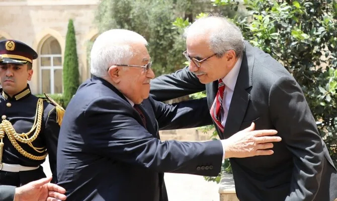 رئيس الحكومة اللبنانية: غداً.. الاجتماع الأول للجنة المشتركة اللبنانية–الفلسطينية لتطبيق آلية ضبط السلاح بيد الدولة. رئيس الحكومة اللبنانية: غداً.. الاجتماع الأول للجنة المشتركة اللبنانية–الفلسطينية لتطبيق آلية ضبط السلاح بيد الدولة.
