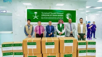 سلطان الإغاثة يوزع محاليل ومستلزمات غسيل الكلى لمركز المكلا للكلى الصناعية في حضرموت