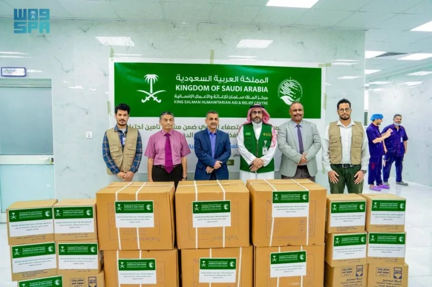سلطان الإغاثة يوزع محاليل ومستلزمات غسيل الكلى لمركز المكلا للكلى الصناعية في حضرموت سلطان الإغاثة يوزع محاليل ومستلزمات غسيل الكلى لمركز المكلا للكلى الصناعية في حضرموت