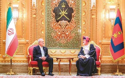 سلطان عمان ورئيس إيران يدعوان لوقف ممارسات الإبادة في غزة وتيسير دخول المساعدات، ويعبران عن رفضهما التام لخطط تهجير السكان. سلطان عمان ورئيس إيران يدعوان لوقف ممارسات الإبادة في غزة وتيسير دخول المساعدات، ويعبران عن رفضهما التام لخطط تهجير السكان.