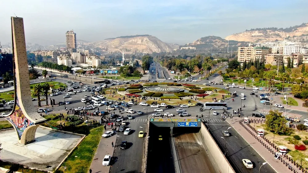 سلطنة عمان تؤيد قرار الرئيس الأمريكي بإلغاء العقوبات المفروضة على سوريا