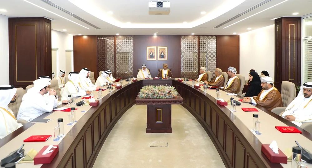 سلطنة عُمان وقطر تتناولان تعزيز التعاون في مجالات الاقتصاد والمناطق الحرة والصناعية