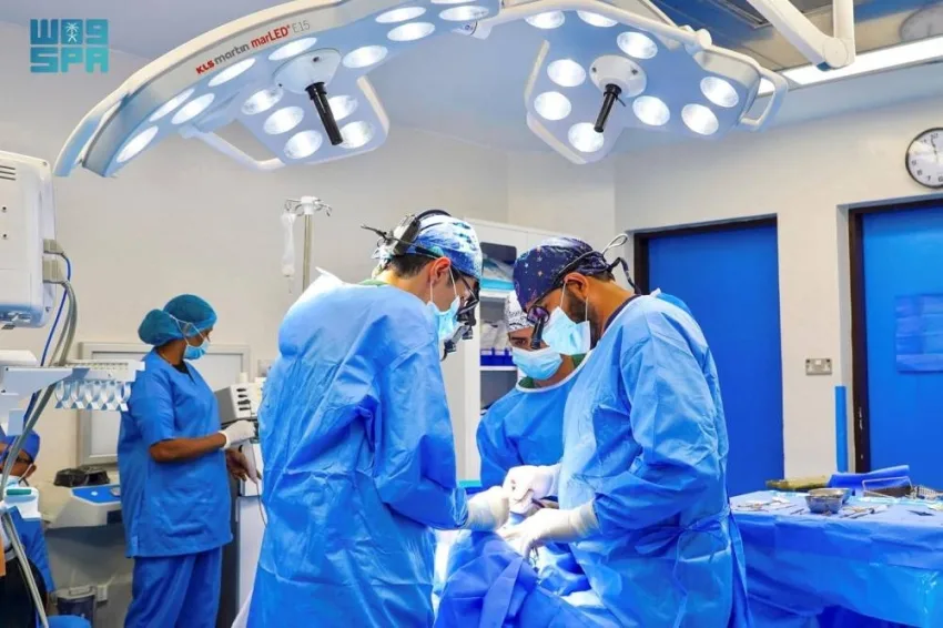 سلمان للإغاثة يبدأ حملة طبية تطوعية لجراحة التجميل وعلاج الحروق والتشوهات في محافظة عدن. سلمان للإغاثة يبدأ حملة طبية تطوعية لجراحة التجميل وعلاج الحروق والتشوهات في محافظة عدن.