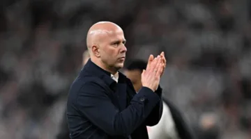 سلوت يقدم نصيحة قيمة لجماهير ليفربول قبل احتفالهم بالتتويج بلقب الدوري الإنجليزي