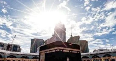 سماء مكة المكرمة تشهد الثلاثاء الشمس تتعامد على الكعبة المشرفة. سماء مكة المكرمة تشهد الثلاثاء الشمس تتعامد على الكعبة المشرفة.