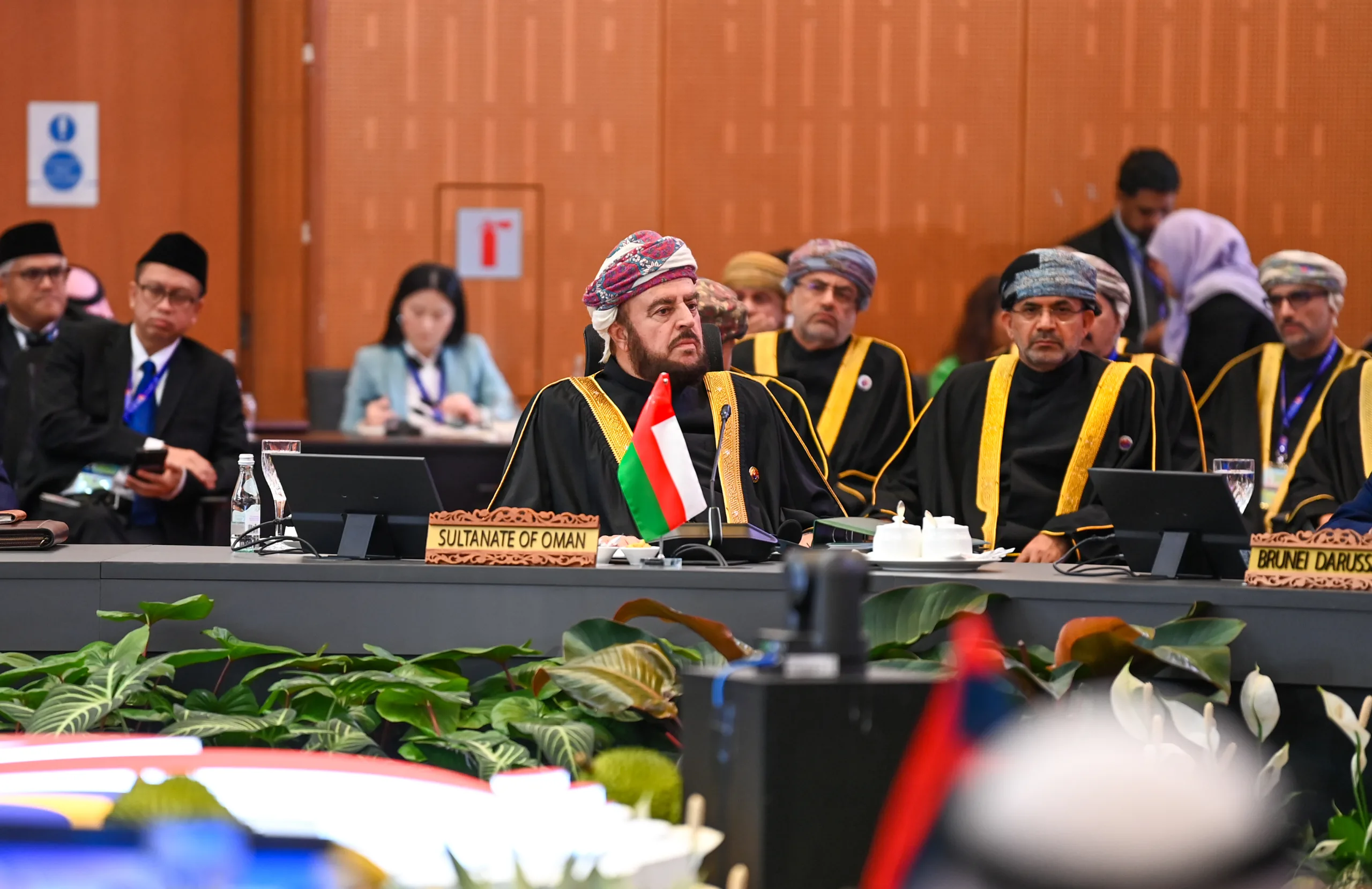 سمو السيد أسعد بن طارق يقود وفد سلطنة عُمان في قمة التعاون بين دول مجلس التعاون ودول رابطة الآسيان والصين سمو السيد أسعد بن طارق يقود وفد سلطنة عُمان في قمة التعاون بين دول مجلس التعاون ودول رابطة الآسيان والصين