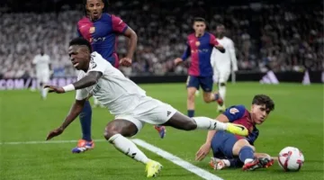 سنة أولى كلاسيكو.. تعرف علي حكم مباراة ريال مدريد وبرشلونة بالدوري الإسباني
