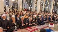 سنن يوم الجمعة: الاغتسال، التطيب، قراءة سورة الكهف، وارتداء أفضل الملابس