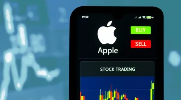 سهم “آبل” يتراجع 4% بعد تهديد ترامب بفرض رسوم على هواتف آيفون