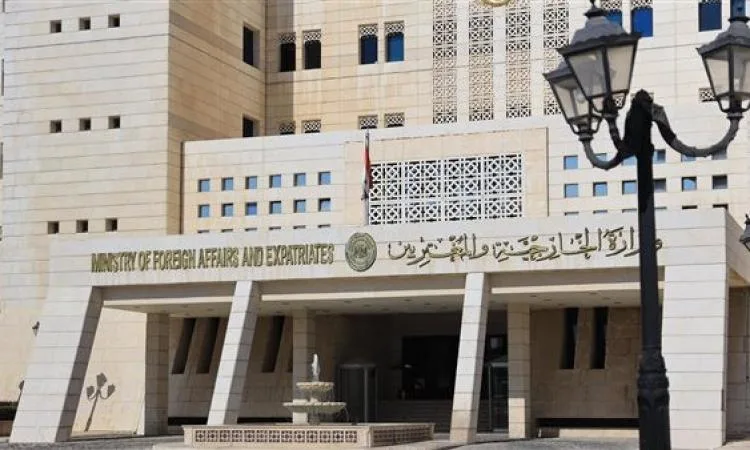 سوريا تعبر عن ترحيبها بقرار إلغاء العقوبات الأمريكية وتصفه بأنه “نتيجة إيجابية”. سوريا تعبر عن ترحيبها بقرار إلغاء العقوبات الأمريكية وتصفه بأنه “نتيجة إيجابية”.