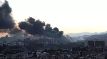 سوريا: وفاة 3 أفراد من القوات الأمنية جراء حريق في دير الزور وتقارير عن انفجار مستودع ذخيرة.