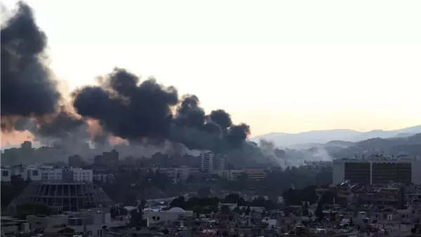سوريا: وفاة 3 أفراد من القوات الأمنية جراء حريق في دير الزور وتقارير عن انفجار مستودع ذخيرة. سوريا: وفاة 3 أفراد من القوات الأمنية جراء حريق في دير الزور وتقارير عن انفجار مستودع ذخيرة.