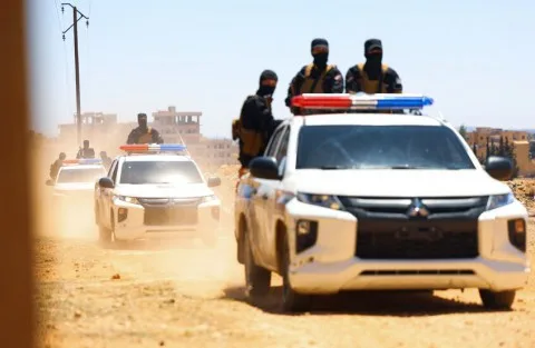سوريا: وفاة 3 أفراد من قوات الأمن نتيجة حريق في البوكمال بدير الزور وسط تقارير عن انفجار مخزن ذخيرة سوريا: وفاة 3 أفراد من قوات الأمن نتيجة حريق في البوكمال بدير الزور وسط تقارير عن انفجار مخزن ذخيرة