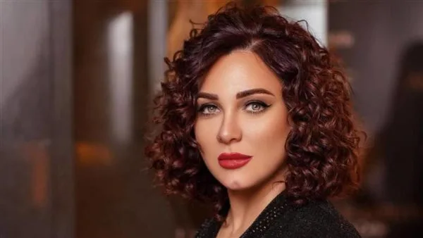 سولاف فواخرجي تودع المخرج الجزائري محمد لخضر حامينة: الإبداع خالد لا يموت