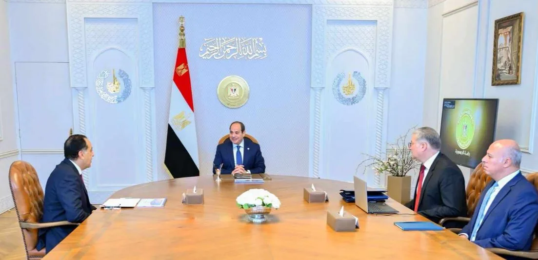 السيسي يطالب بمحاسبة المسؤولين عن أزمة البنزين الأخيرة واتخاذ إجراءات لمنع تكرارها. السيسي يطالب بمحاسبة المسؤولين عن أزمة البنزين الأخيرة واتخاذ إجراءات لمنع تكرارها.