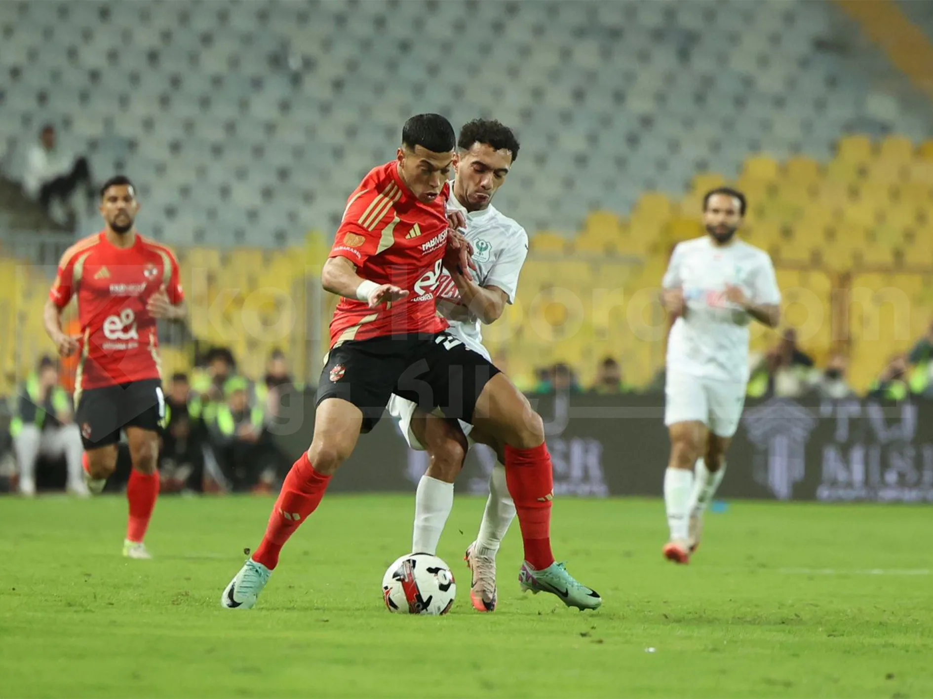 سيطرة حمراء.. تاريخ مواجهات الأهلي ضد المصري |انفو جراف