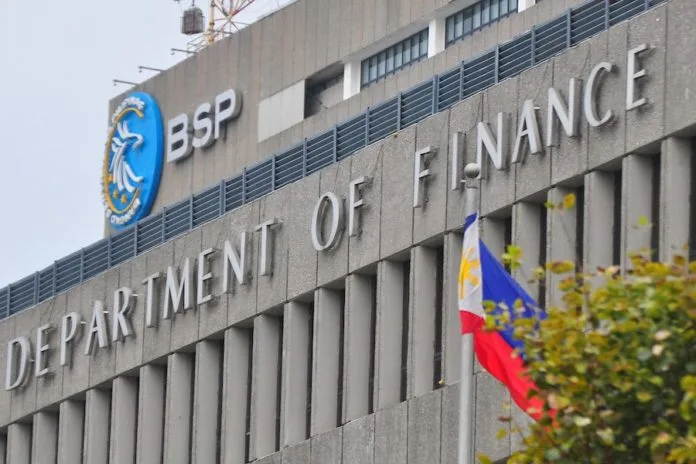 الفلبين تفكر في تقليص استثماراتها في السندات الأمريكية عقب تخفيض التصنيف الائتماني للولايات المتحدة. الفلبين تفكر في تقليص استثماراتها في السندات الأمريكية عقب تخفيض التصنيف الائتماني للولايات المتحدة.