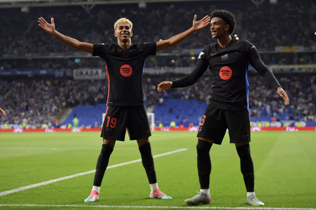 شاهد.. احتفال لاعبي برشلونة بلقب الدوري الإسباني بعد الانتصار على إسبانيول شاهد.. احتفال لاعبي برشلونة بلقب الدوري الإسباني بعد الانتصار على إسبانيول