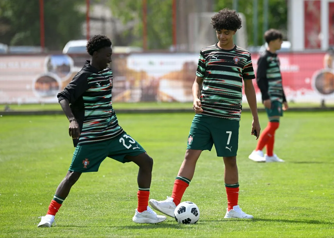 شاهد – الهدف الأول لابن رونالدو مع المنتخب البرتغالي شاهد – الهدف الأول لابن رونالدو مع المنتخب البرتغالي