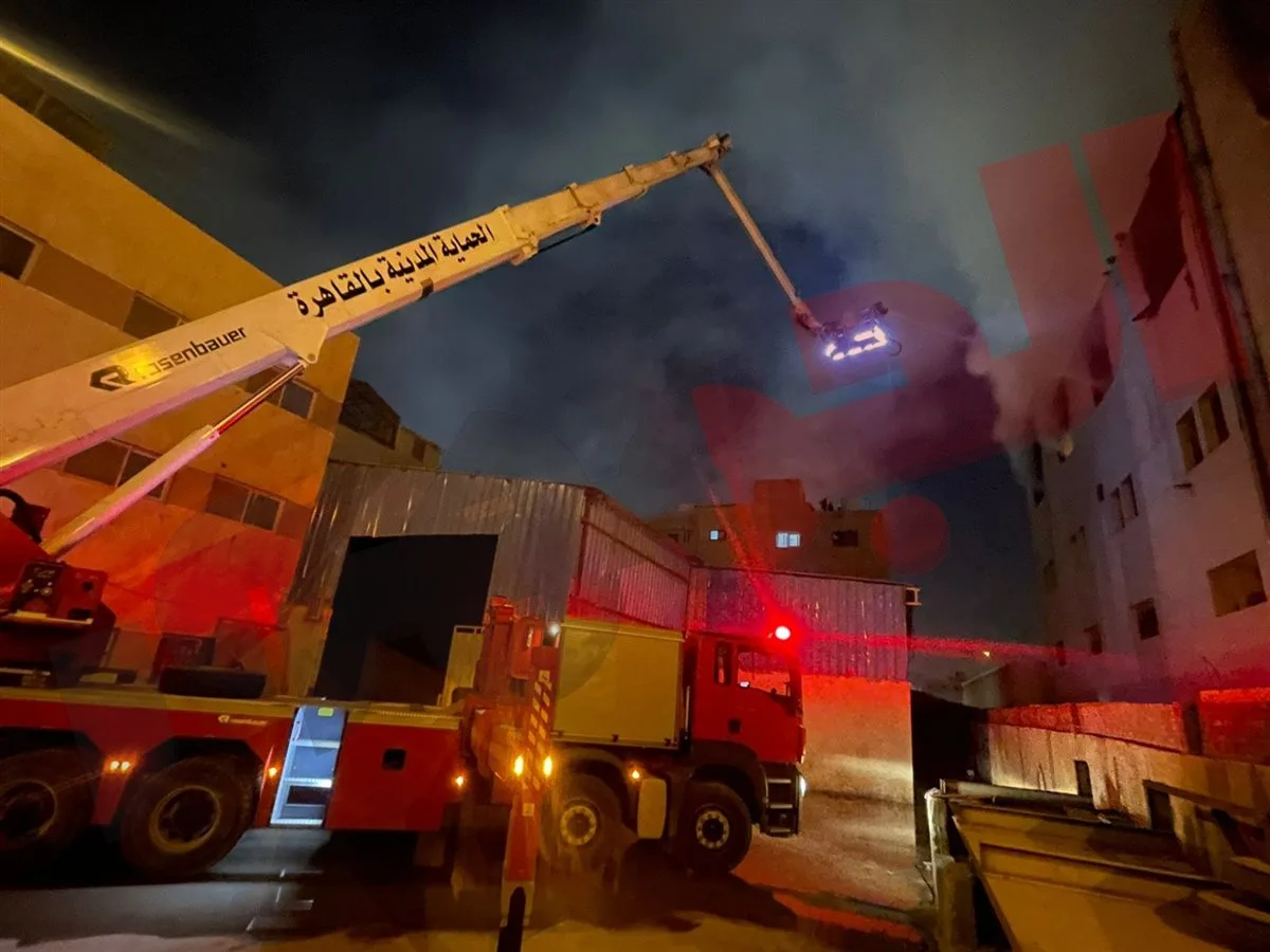 شاهد بالصور.. السيطرة على حريق كبير في مصنع أثاث بالقطامية شاهد بالصور.. السيطرة على حريق كبير في مصنع أثاث بالقطامية
