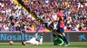شاهد واحكم بنفسك.. هل استحق ريال مدريد ركلة جزاء ضد برشلونة؟