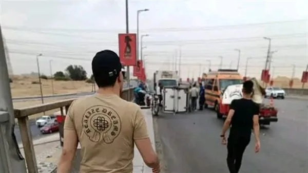 شخصان ي suffer إصابات في حادث انقلاب سيارة ربع نقل على كوبري العاشر من رمضان