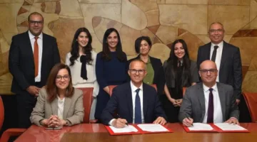 شراكة استراتيجية بين التجاري وفا بنك ومدرسة الرباط للأعمال لتعزيز فرص العمل والتوظيف.