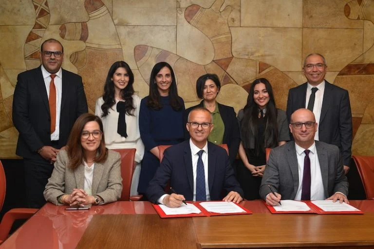 شراكة استراتيجية بين التجاري وفا بنك ومدرسة الرباط للأعمال لتعزيز فرص العمل والتوظيف. شراكة استراتيجية بين التجاري وفا بنك ومدرسة الرباط للأعمال لتعزيز فرص العمل والتوظيف.