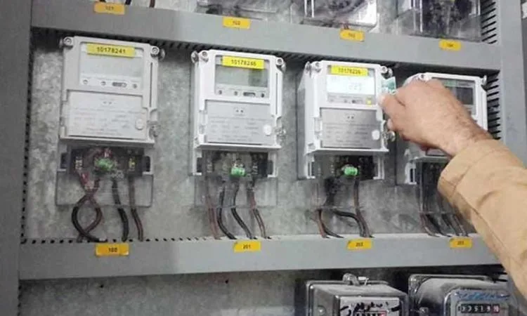 شرطة الكهرباء تعلن عن ضبط 1218 حالة سرقة كهرباء ومخالفات في شروط التعاقد. شرطة الكهرباء تعلن عن ضبط 1218 حالة سرقة كهرباء ومخالفات في شروط التعاقد.