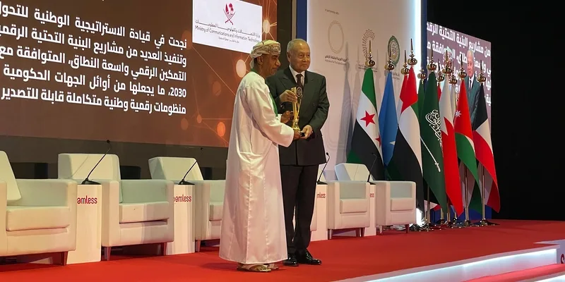 شرطة عُمان السُّلطانية تحصد جائزة الابتكار الحكومي في إطار الجوائز العربية للاقتصاد الرقمي. شرطة عُمان السُّلطانية تحصد جائزة الابتكار الحكومي في إطار الجوائز العربية للاقتصاد الرقمي.